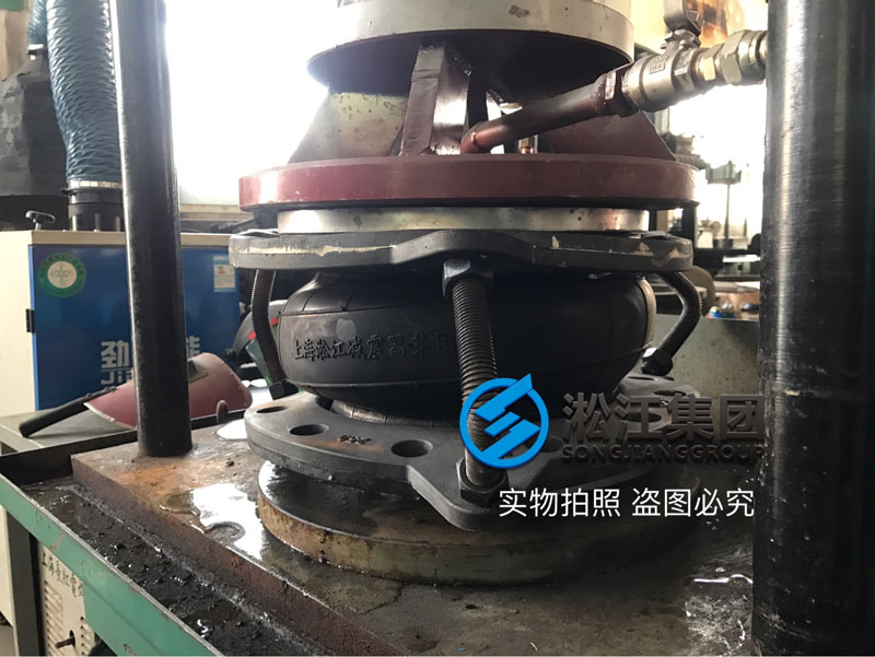 DN250橡膠接頭球墨法蘭強度檢測現(xiàn)場 DN250橡膠接頭球墨法蘭強度檢測現(xiàn)場