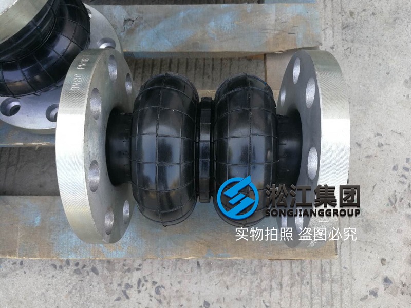 為鋼廠連鑄設備訂制的橡膠接頭準備裝機 為鋼廠連鑄設備訂制的橡膠接頭準備裝機