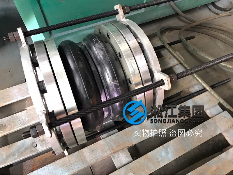 為鋼廠連鑄設備訂制的橡膠接頭準備裝機 為鋼廠連鑄設備訂制的橡膠接頭準備裝機