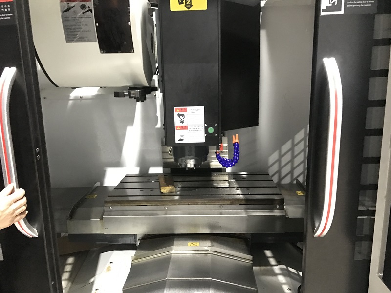 【設備】生產(chǎn)車間新增一臺三軸加工中心 【設備】生產(chǎn)車間新增一臺三軸加工中心