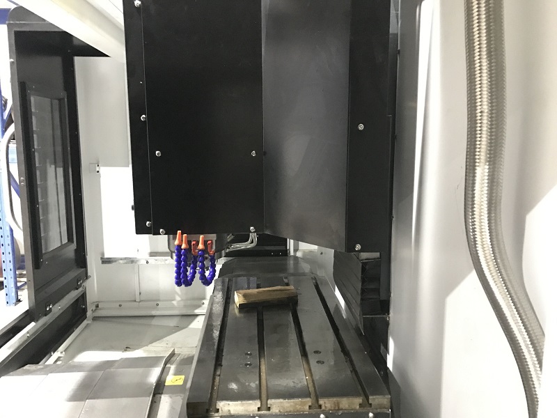 【設備】生產(chǎn)車間新增一臺三軸加工中心 【設備】生產(chǎn)車間新增一臺三軸加工中心
