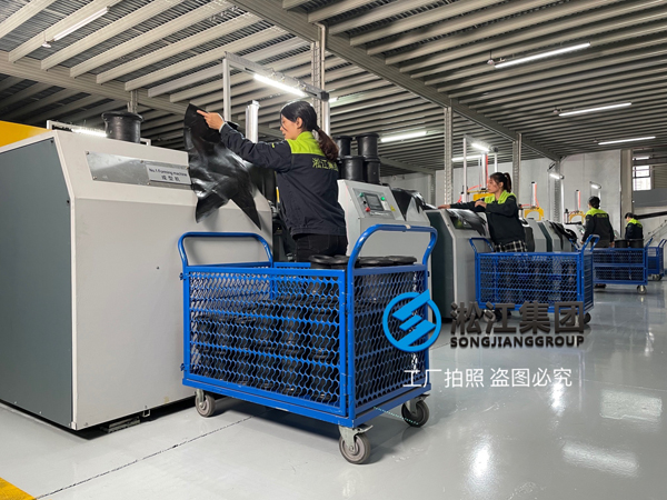 我廠橡膠接頭自動成型機投入量產(chǎn)階段 我廠橡膠接頭自動成型機投入量產(chǎn)階段